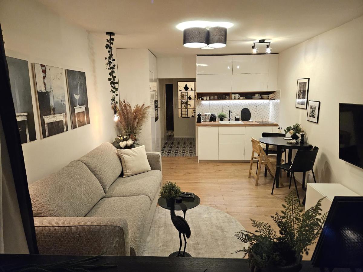 Design Apt In Old Town-Free Parking-Balcony Братислава Экстерьер фото