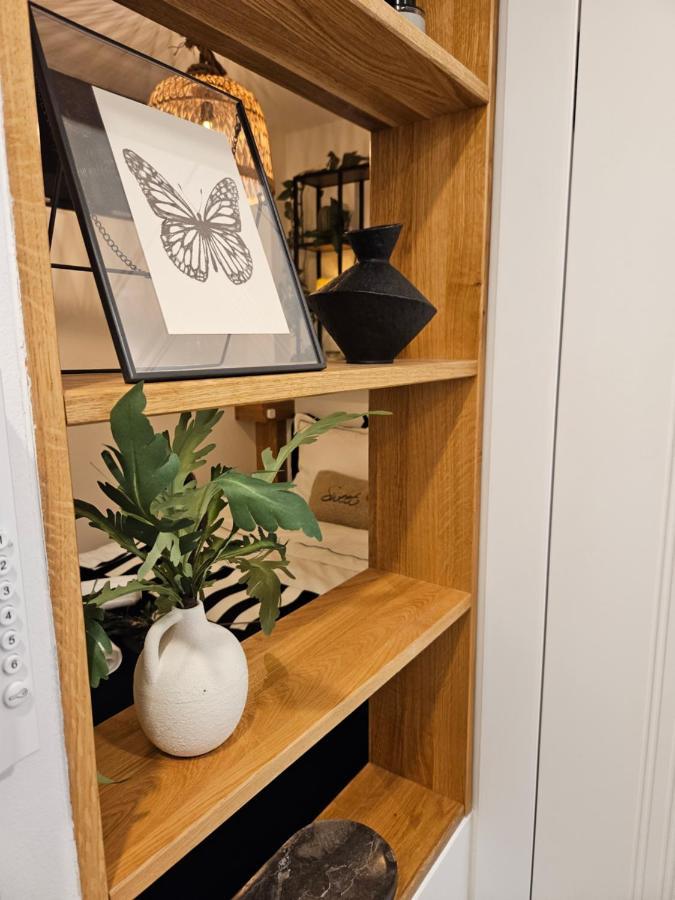 Design Apt In Old Town-Free Parking-Balcony Братислава Экстерьер фото